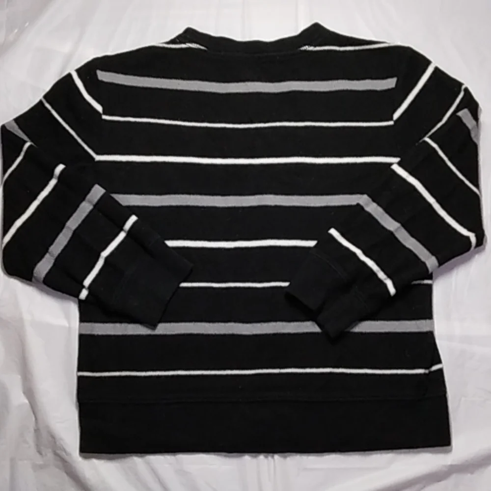 Old Navy Boy's Sweater. Size Small. Stripes.